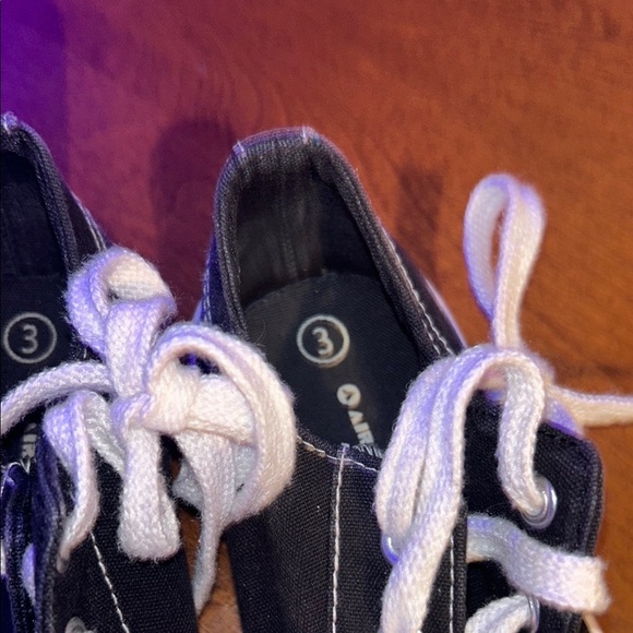 Unisex Airwalk Black and White Canvas Sneakers Timeless Design - Picture 8 of 12